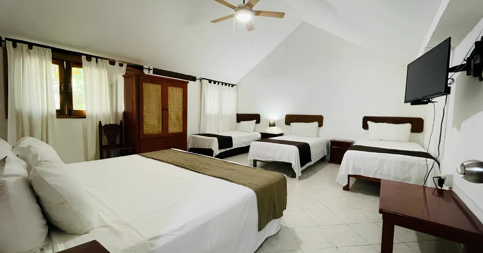 Habitación King + Tres individuales